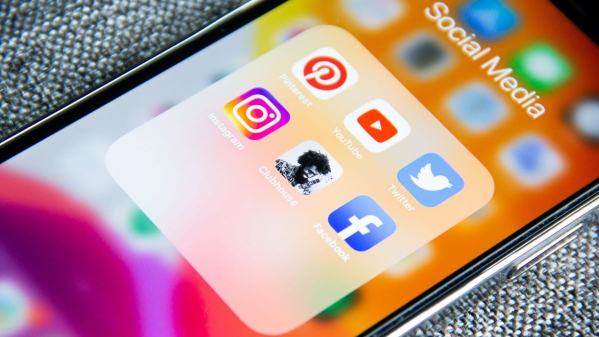SOCIAL MEDIA